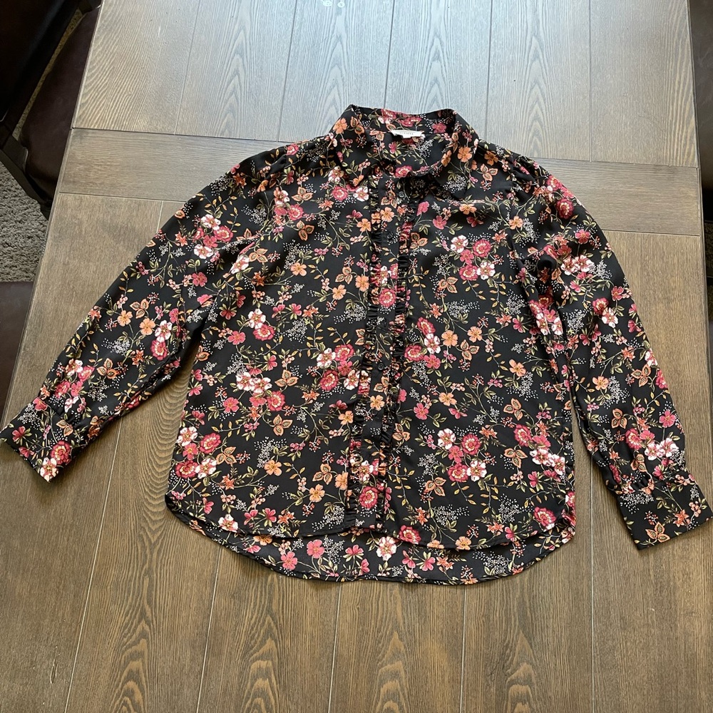 Pleione Woman’s Button Up Blouse. Size Large.
